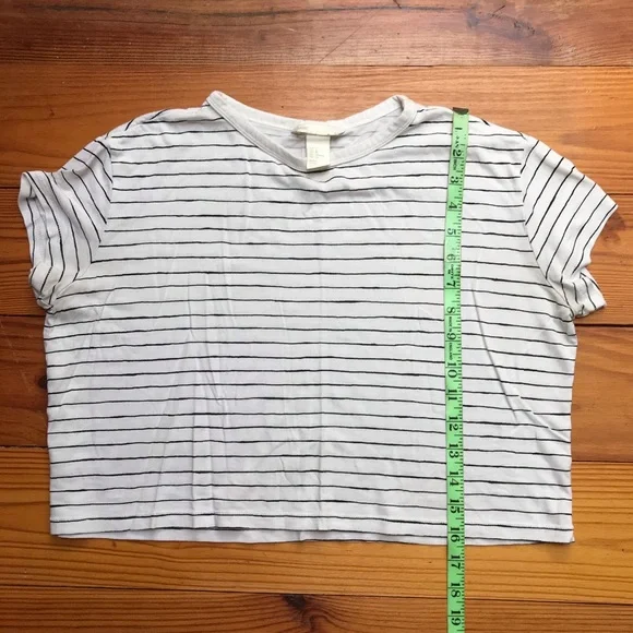 Nike and H&M Black and White Crop Top Bundle, EUC, S - Picture 5 of 15